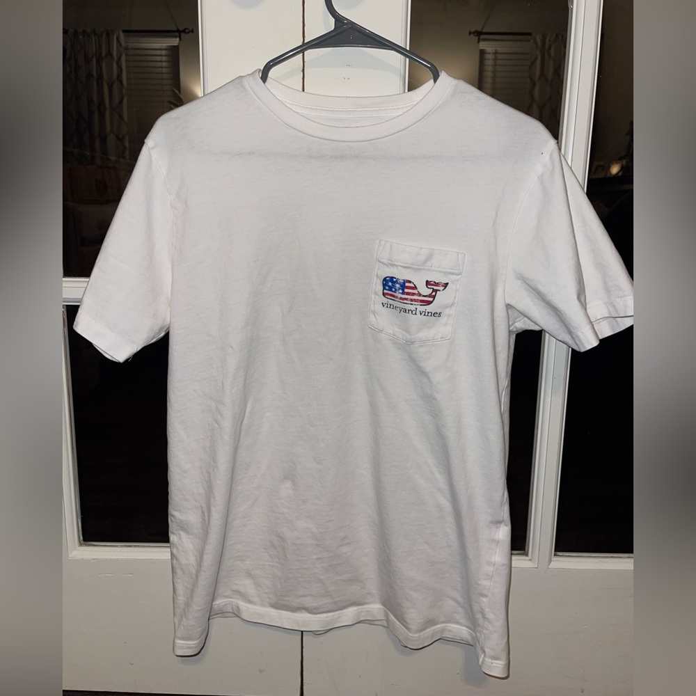 Men’s size Small American Vineyard Vines pocket t shirt